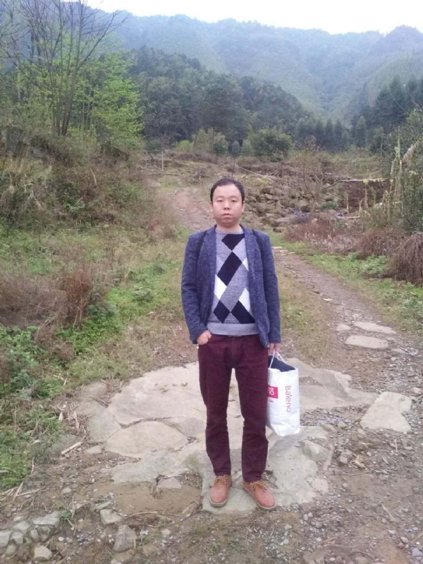 奋斗的第一张照片--成都相亲服务中心