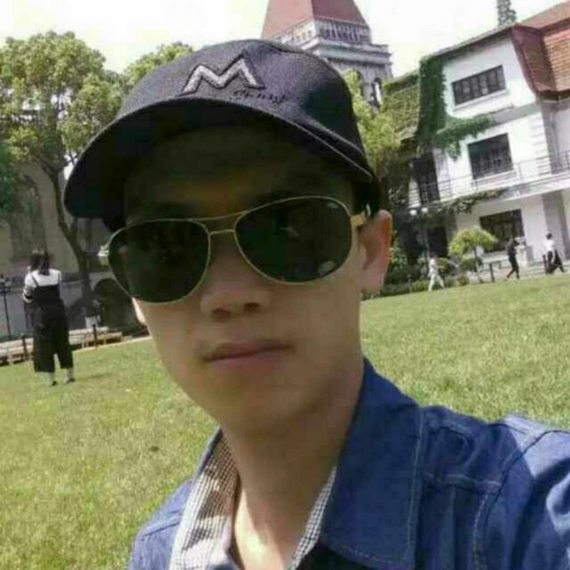 龙小华的第一张照片--成都相亲服务中心