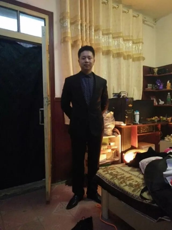 亮亮的第一张照片--成都相亲服务中心