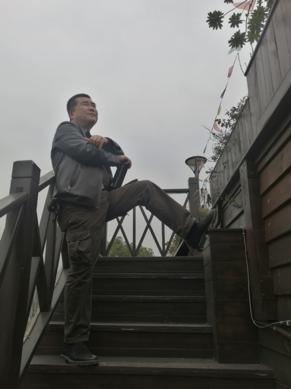 孤单背影的第一张照片--成都相亲服务中心