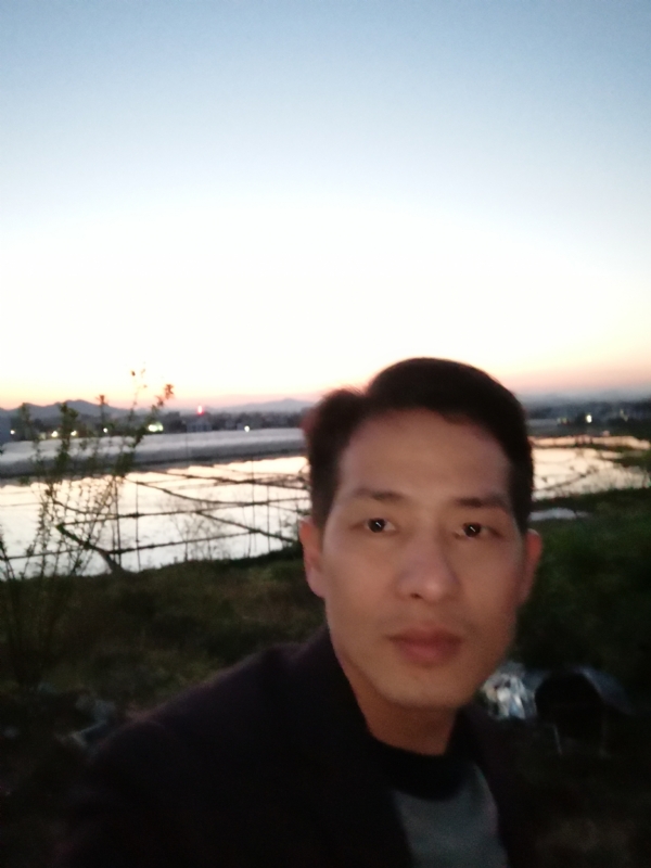 不忘初心的第一张照片--成都相亲服务中心
