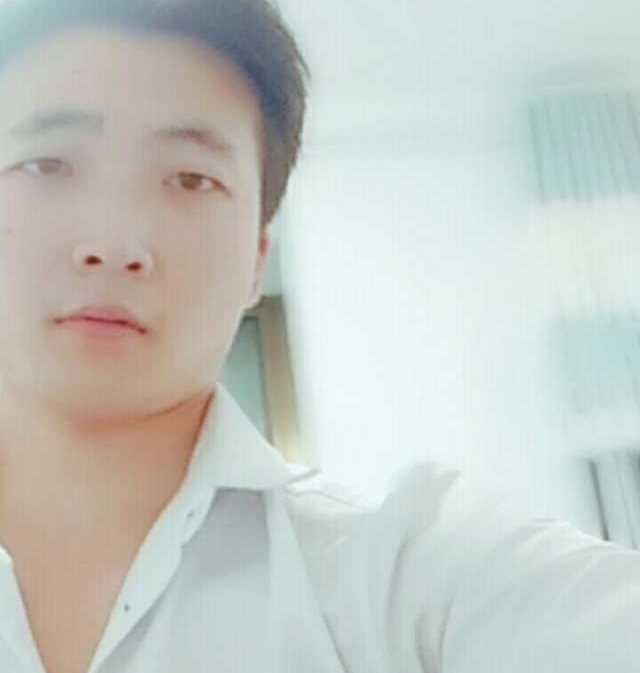 华英雄的第一张照片--成都相亲服务中心