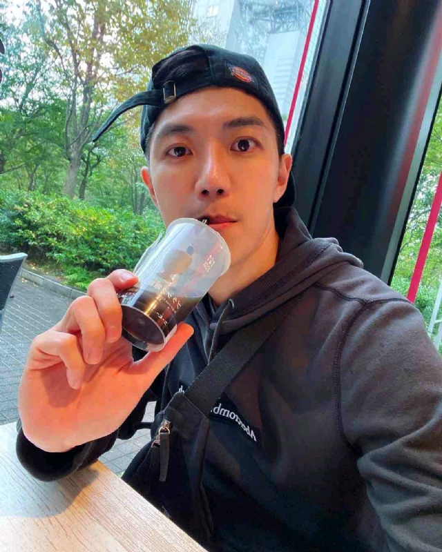 苏天奇的第一张照片--成都相亲服务中心