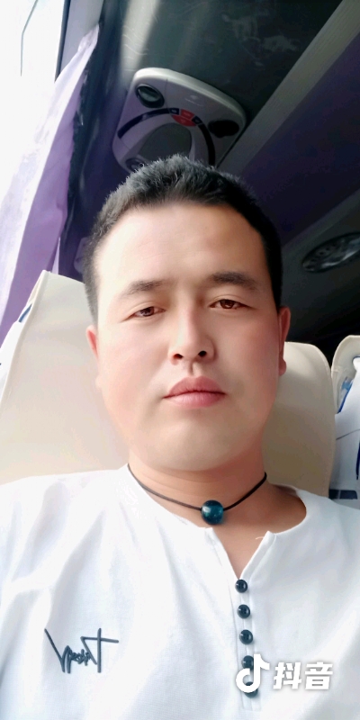 瞬间被爱上的第一张照片--成都相亲服务中心