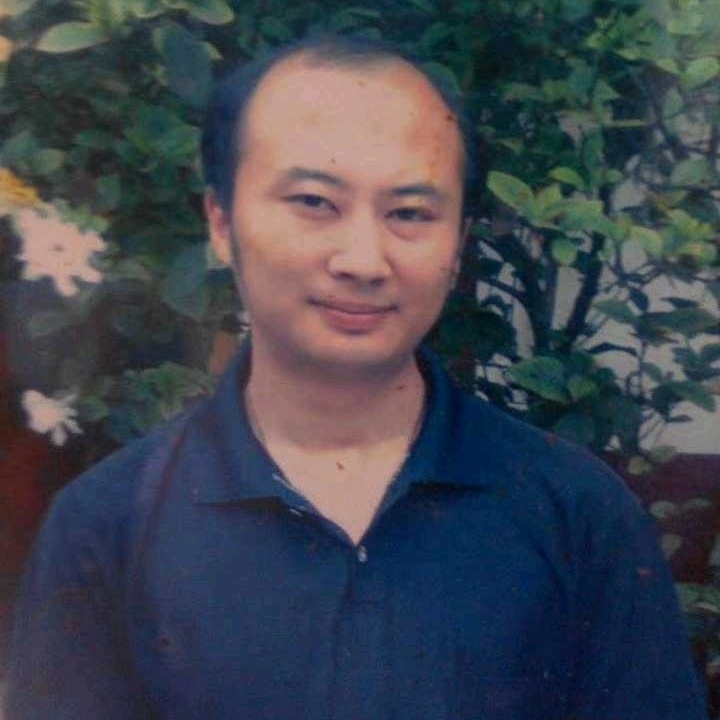 石峰里的生命的第一张照片--成都相亲服务中心