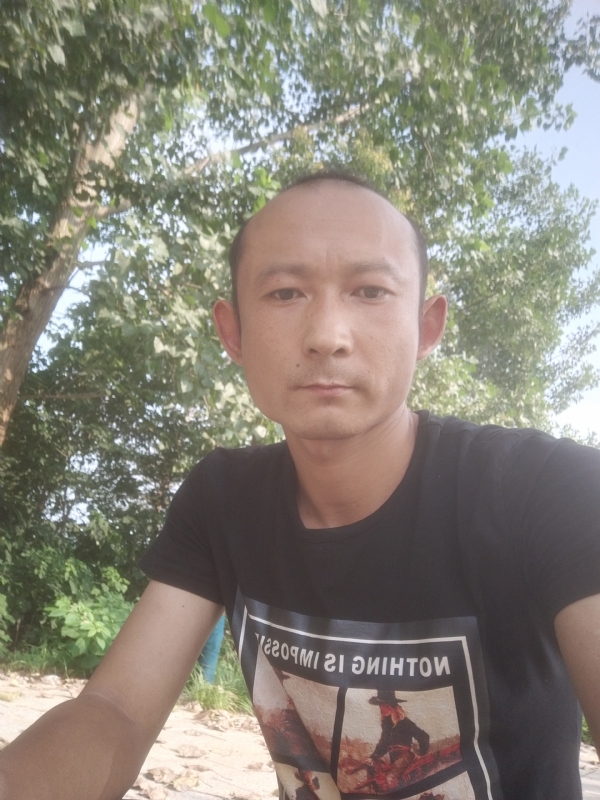 80大叔的第一张照片--成都相亲服务中心