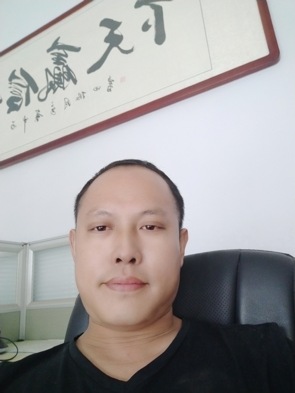 山丘的第一张照片--成都相亲服务中心