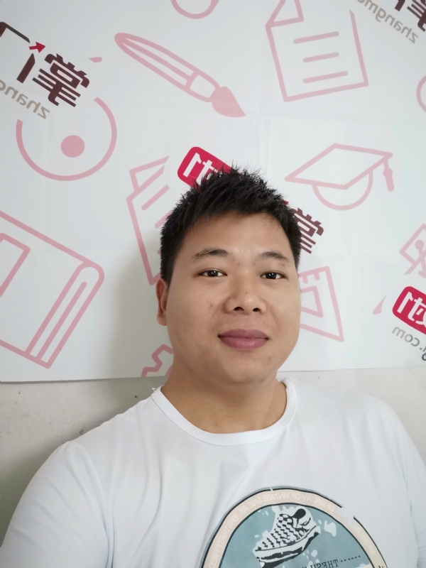 轻静地行走着的第一张照片--成都相亲服务中心