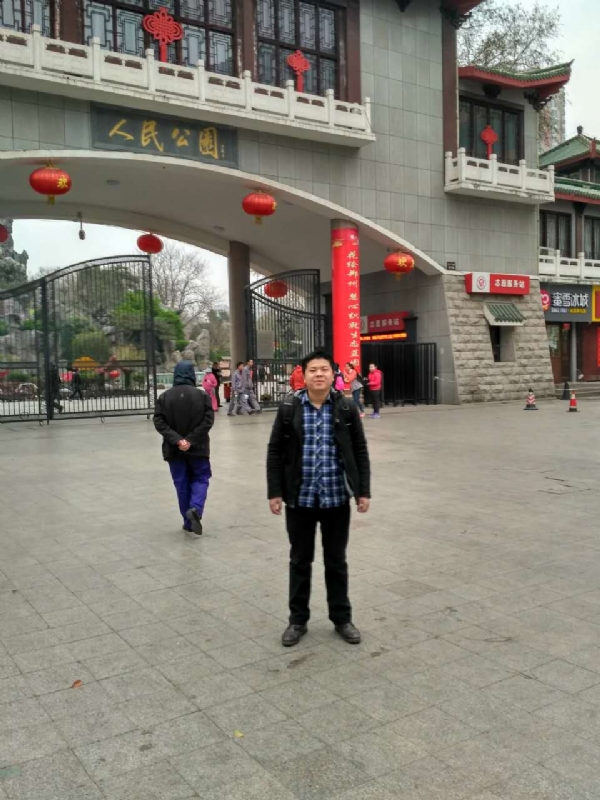 在奋斗的第一张照片--成都相亲服务中心