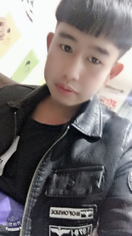 军绿色的第一张照片--成都相亲服务中心