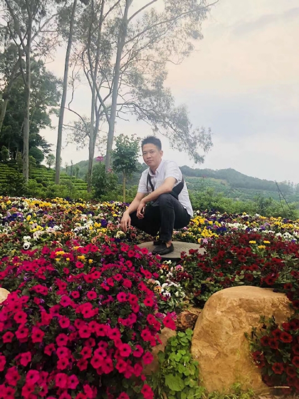 小郑的第一张照片--成都相亲服务中心