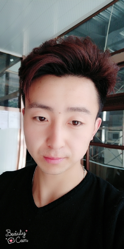 拼命微笑的第三张照片--成都相亲服务中心