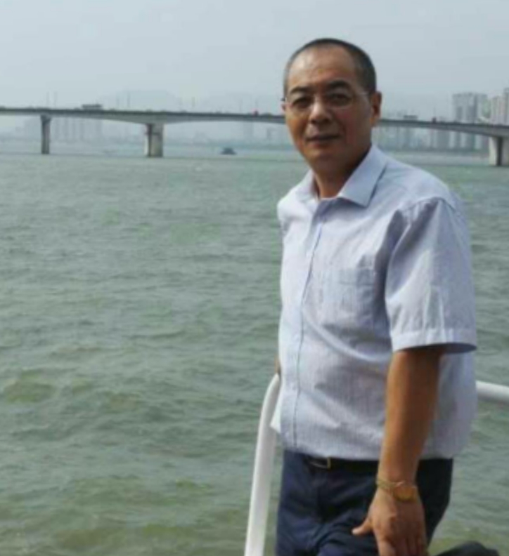 辛民的第二张照片--成都相亲服务中心