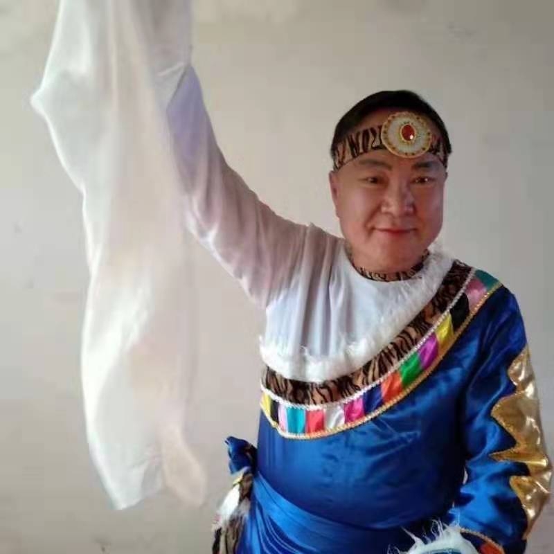 走在冷风中的第一张照片--成都相亲服务中心