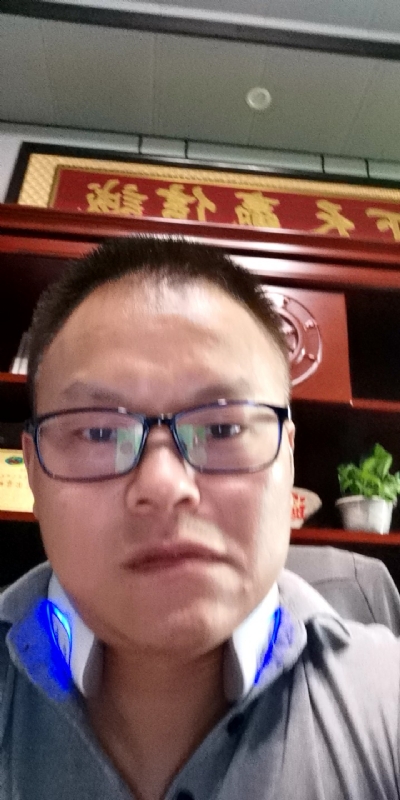 模具工匠的第一张照片--成都相亲服务中心