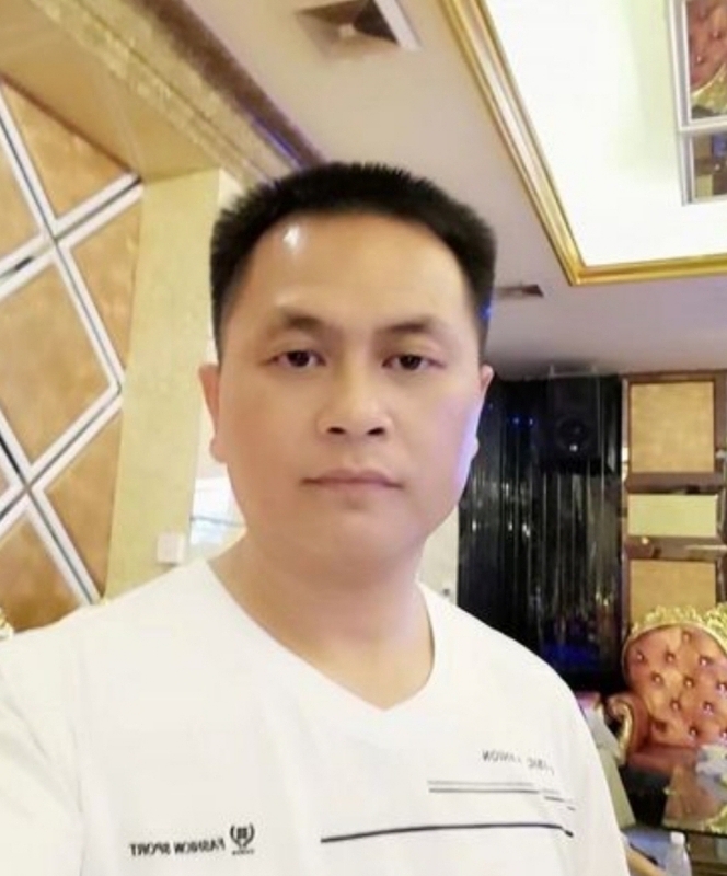 小梁的第二张照片--成都相亲服务中心