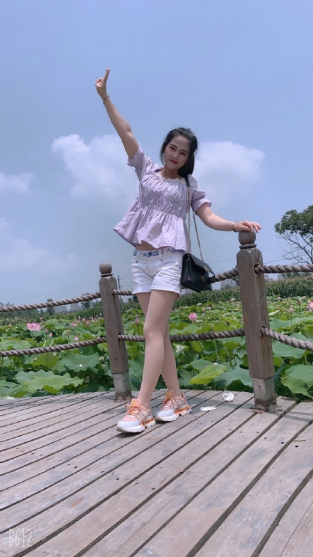 秋水伊人的第一张照片--成都相亲服务中心