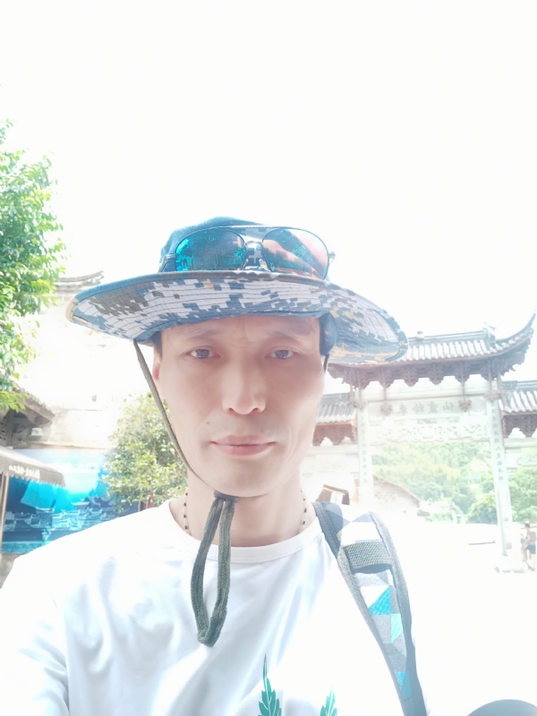 童群海的第一张照片--成都相亲服务中心