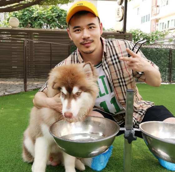 坚持的第一张照片--成都相亲服务中心