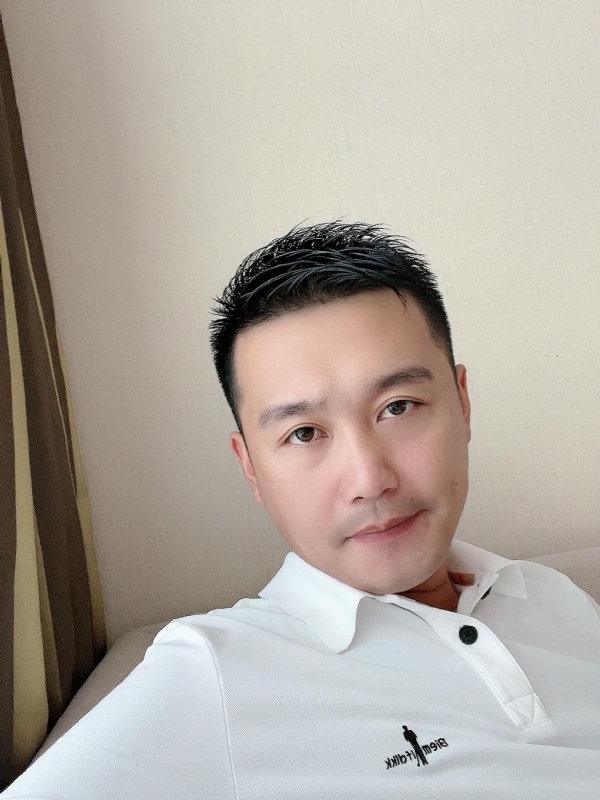 笑望人非的第一张照片--成都相亲服务中心
