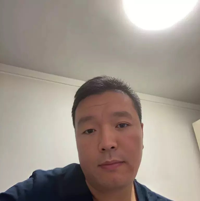 穿唐装的松鼠的第一张照片--成都相亲服务中心