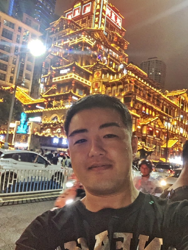 钢铁侠的第一张照片--成都相亲服务中心