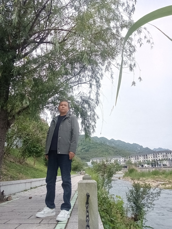 飞雪飘零的第一张照片--成都相亲服务中心