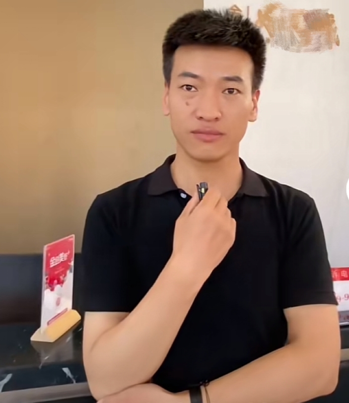 一杯梁白开的第一张照片--成都相亲服务中心