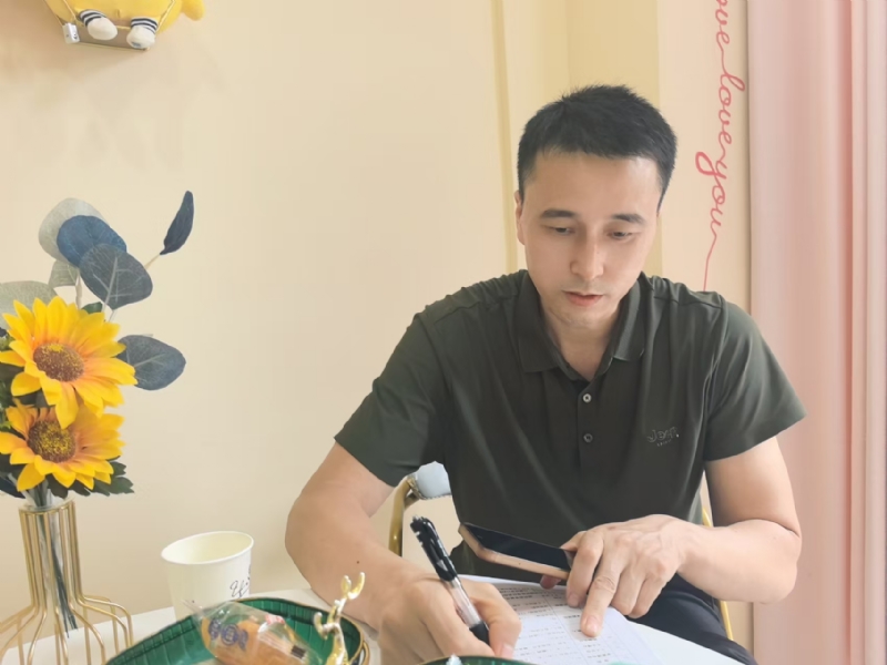 笑看一切的第二张照片--成都相亲服务中心