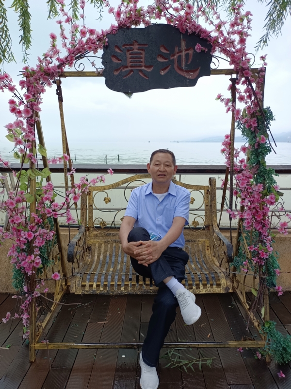 奋斗的第一张照片--成都相亲服务中心