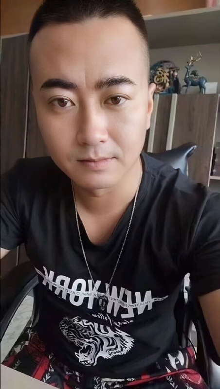 Luck耀的第一张照片--成都相亲服务中心