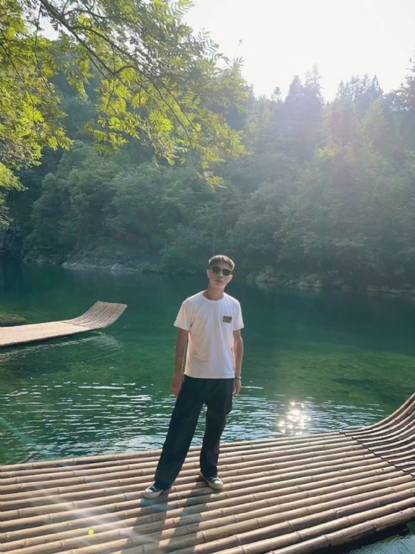 林言的第三张照片--成都相亲服务中心