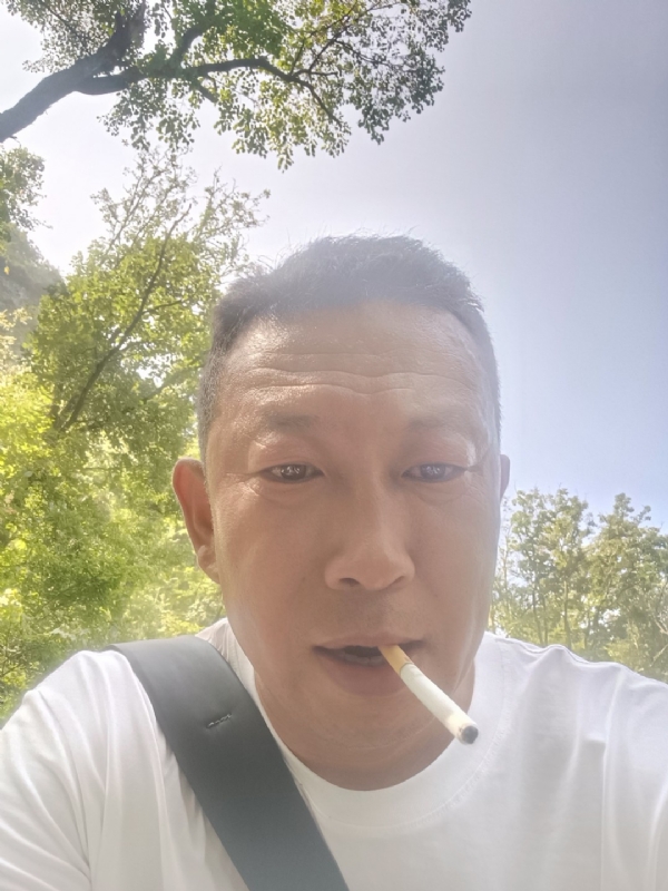 中年大叔的第一张照片--成都相亲服务中心