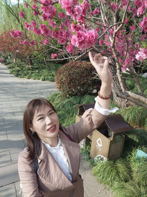 丽娜的第四张照片--成都相亲服务中心