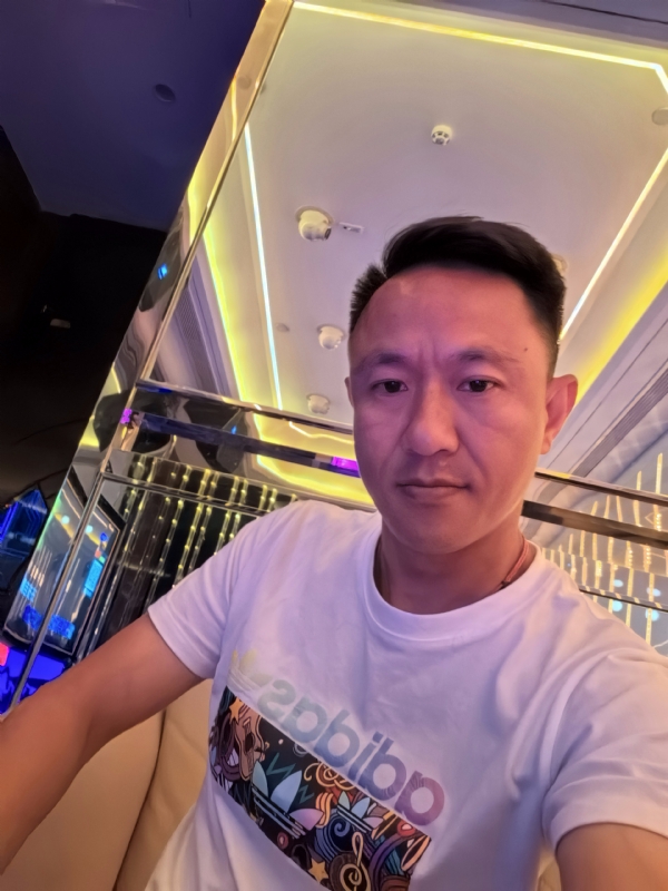 辞岸的第一张照片--成都相亲服务中心